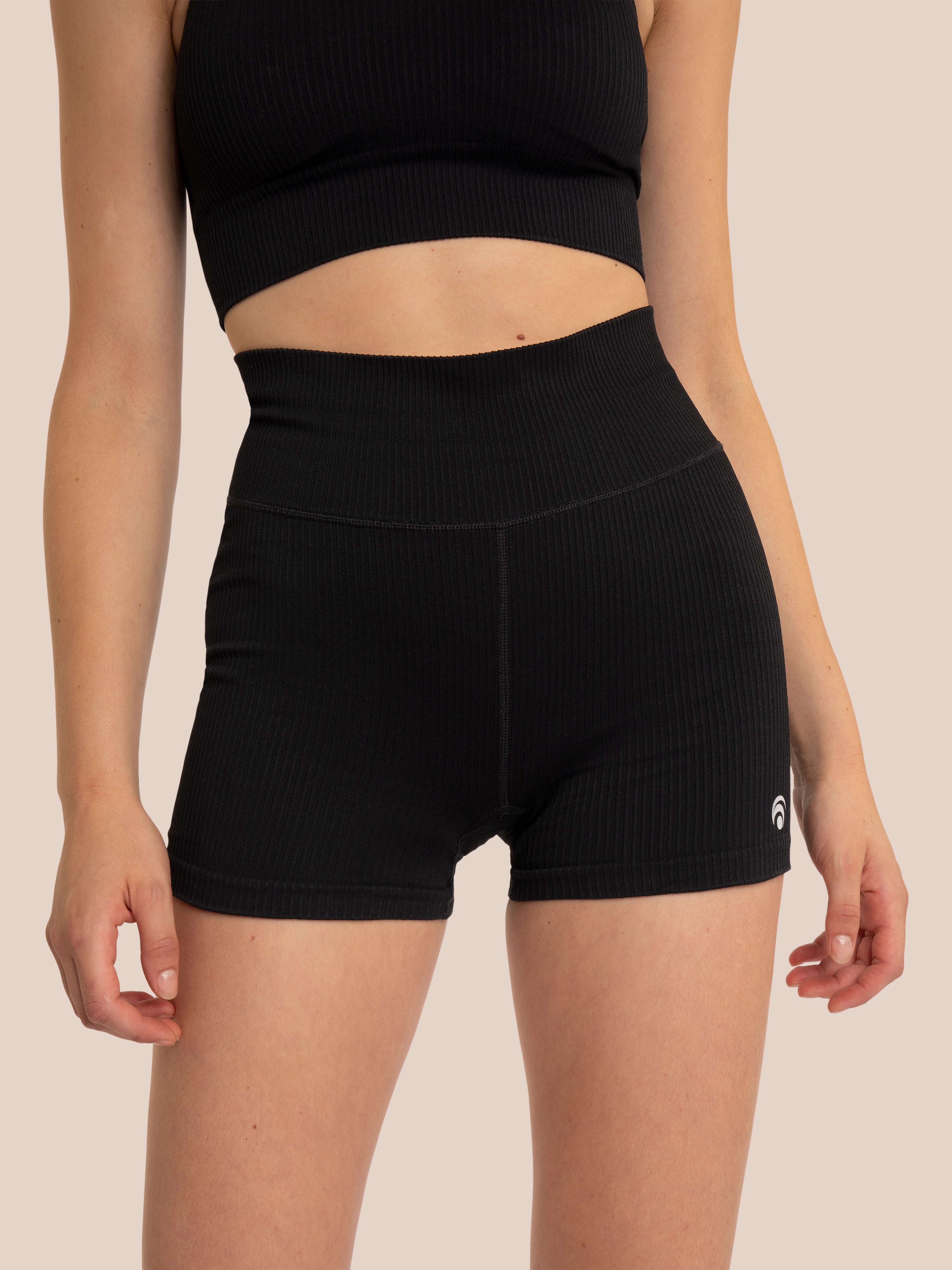 Maya Hotpant - Yoga Short - Black