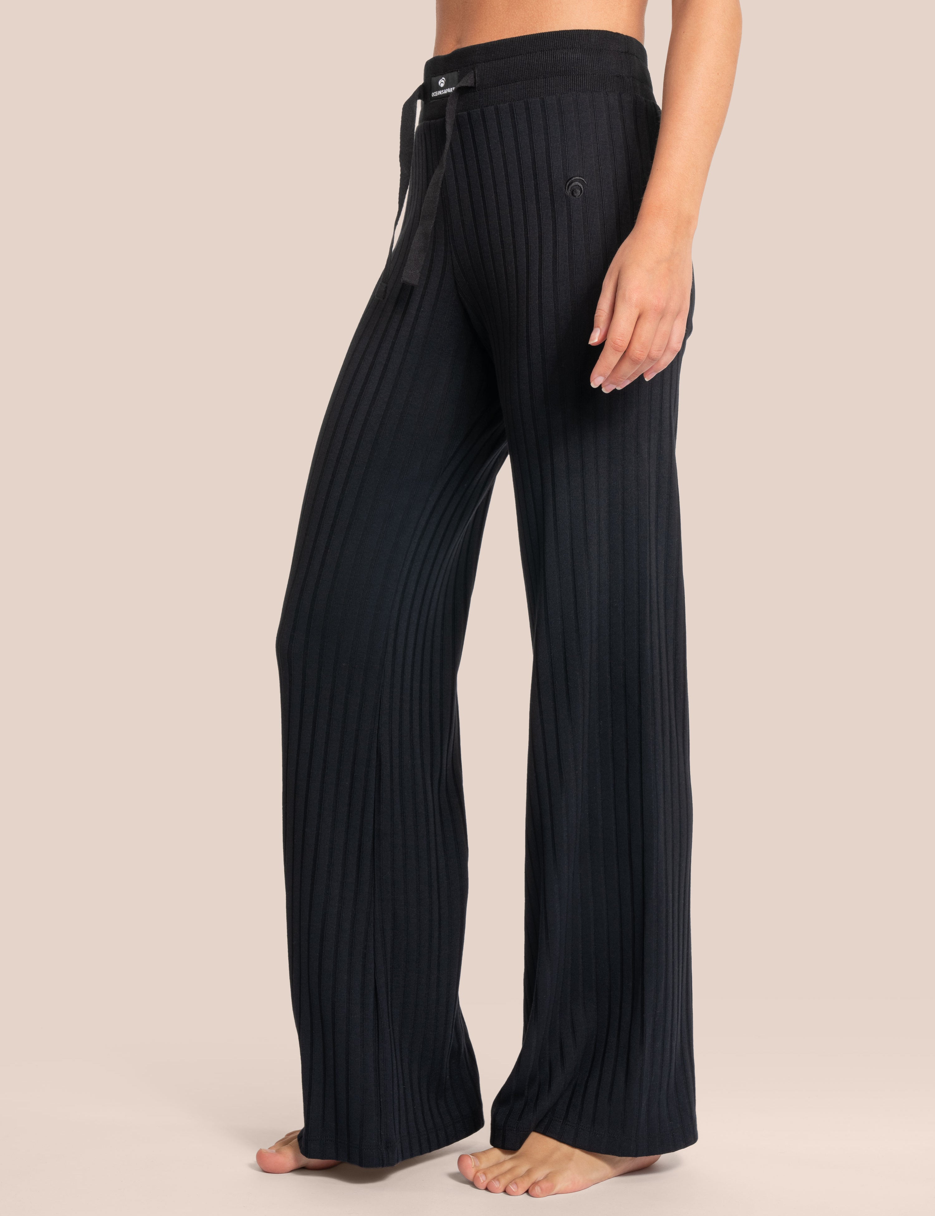 44135-black_21_cd442a85-bd56-4ae2-a241-39e09a6a2857.jpg