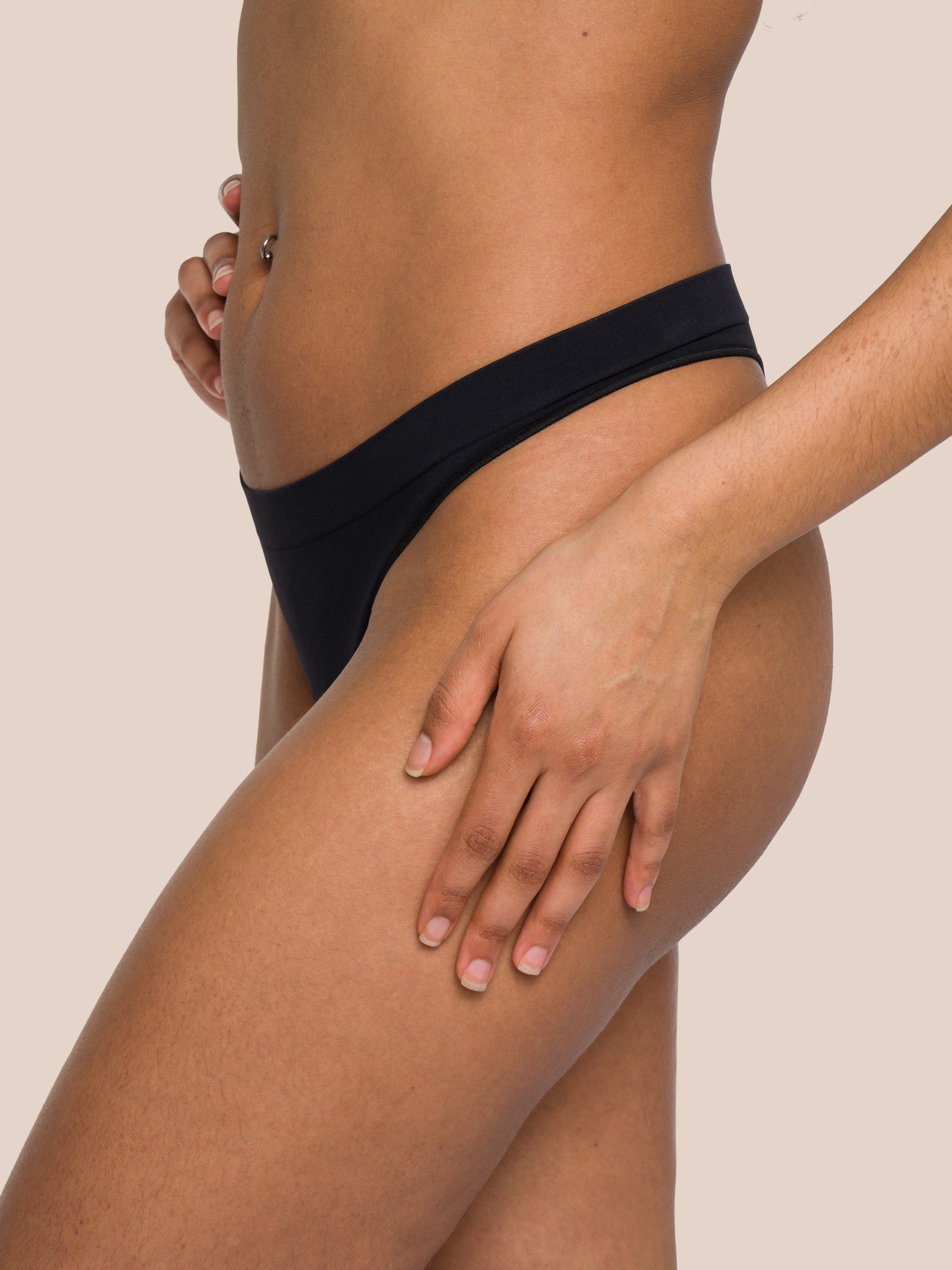 Cloudy Thong Set - Black - Yoga Set