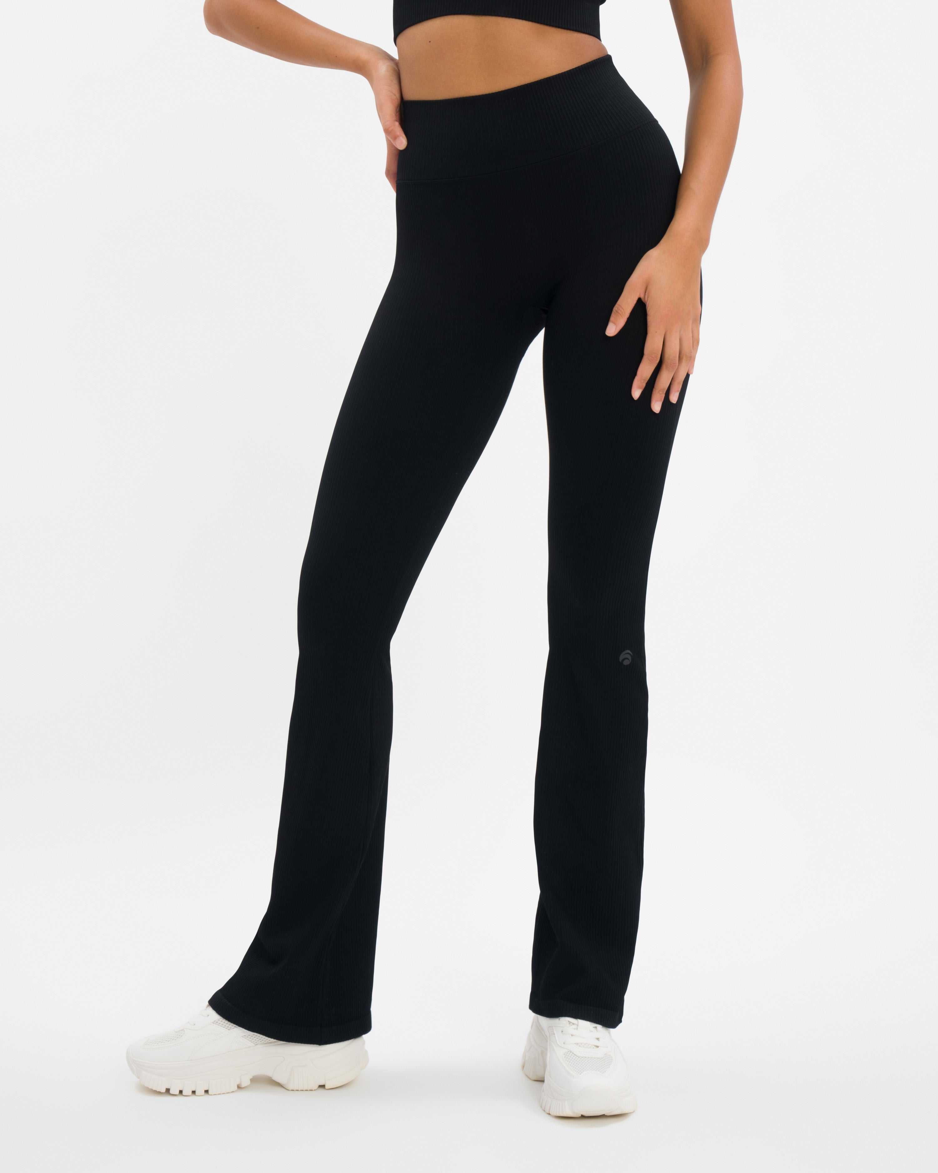 Maya Flared Set - Black - Yoga Set