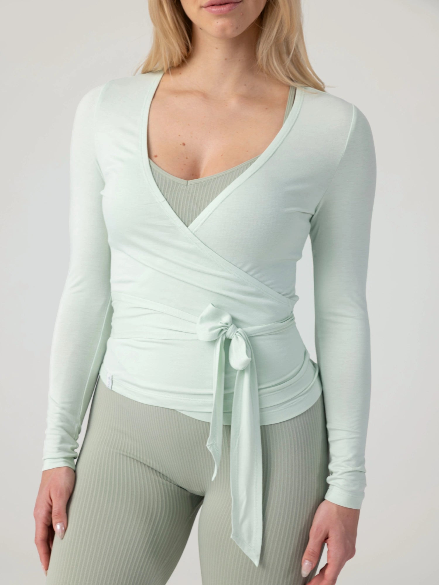 Blake Wrap Longsleeve - Yoga Longsleeve - Green