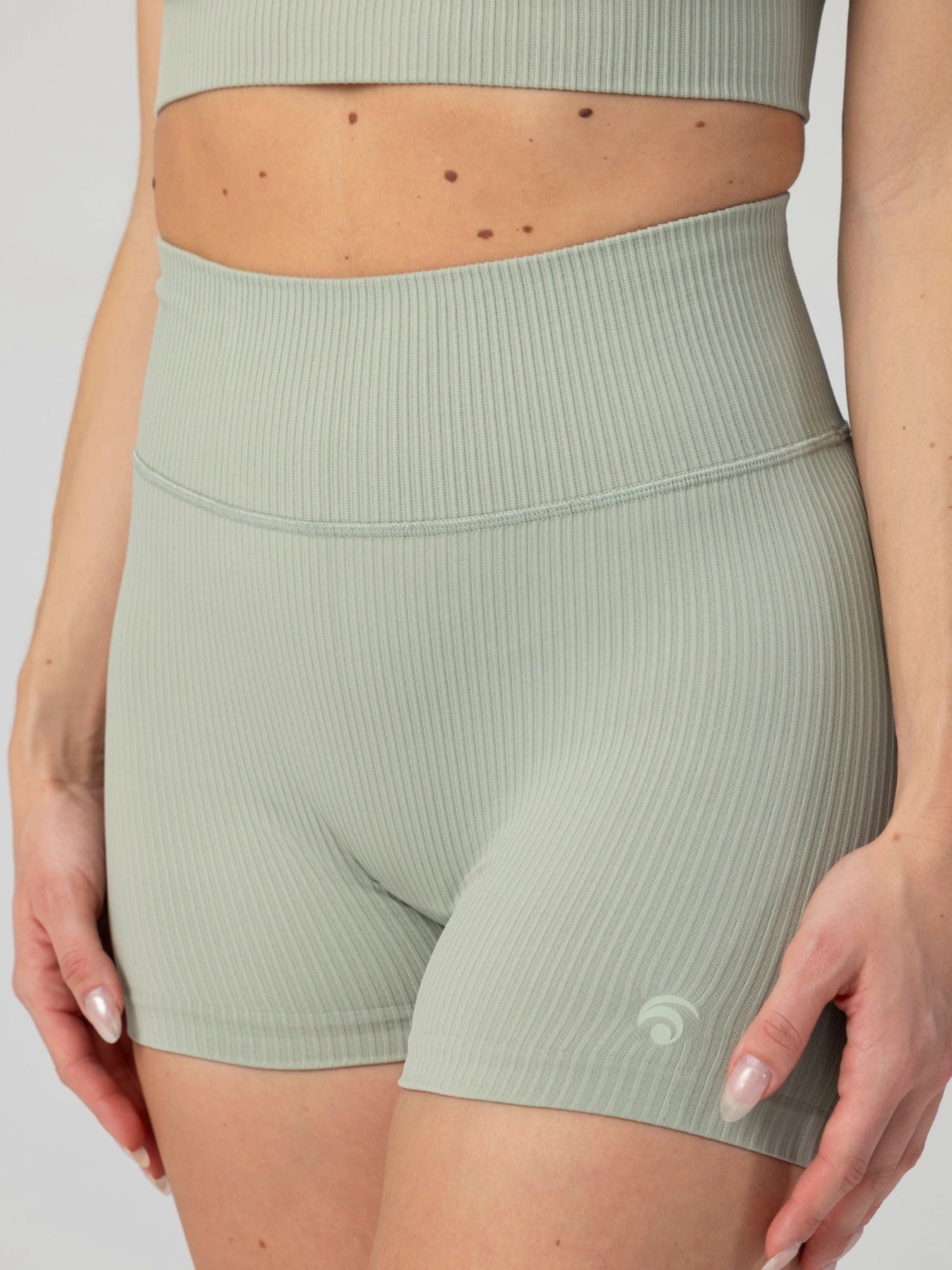 Maya Hotpant Set - Dusty Sage - Yoga Set