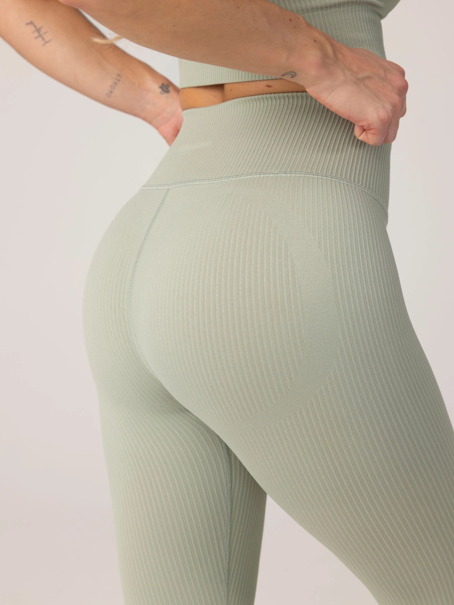 Maya Set - Dusty Sage - Yoga Set
