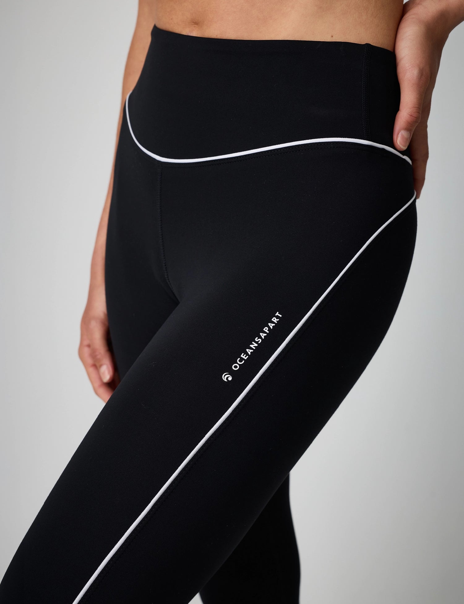 VALEPAN001-Black_1500x2000_USP05.webp