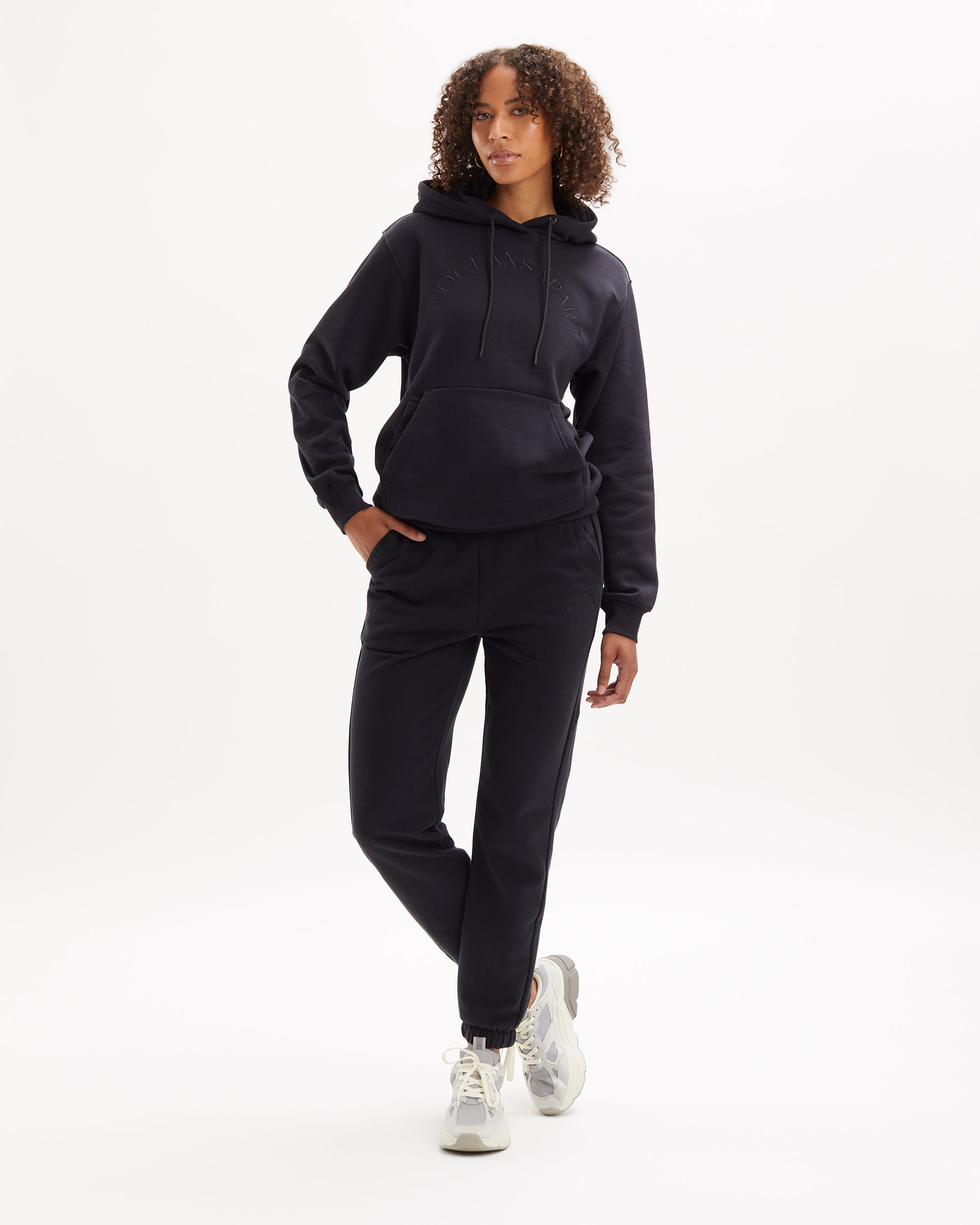 set-charly-sweat-black_01_d8a5a344-6c3a-4b25-9ead-27298796e53c.jpg
