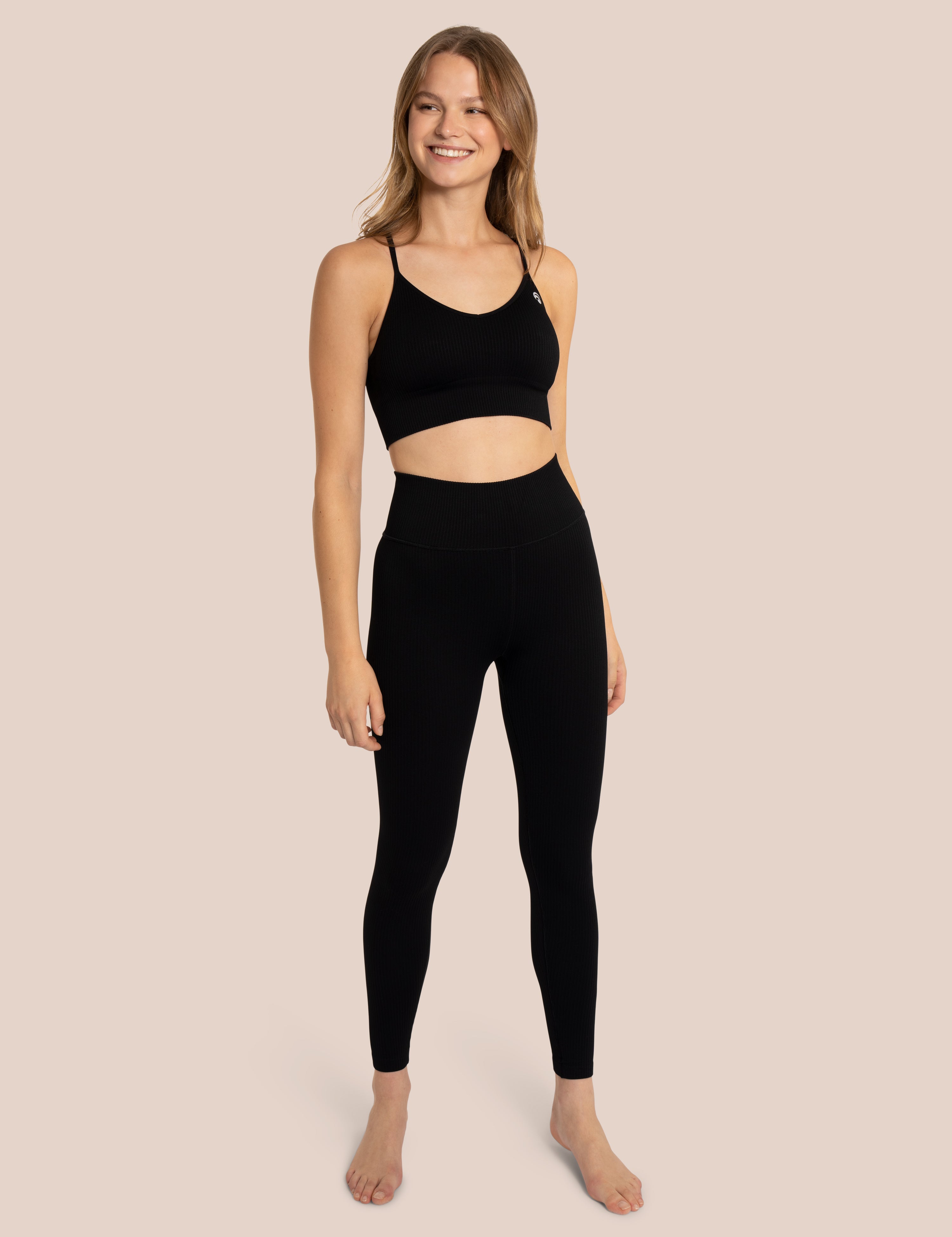 set-maya-black_01_12a97356-ecae-4b66-b863-e2a1061f9f8e.jpg