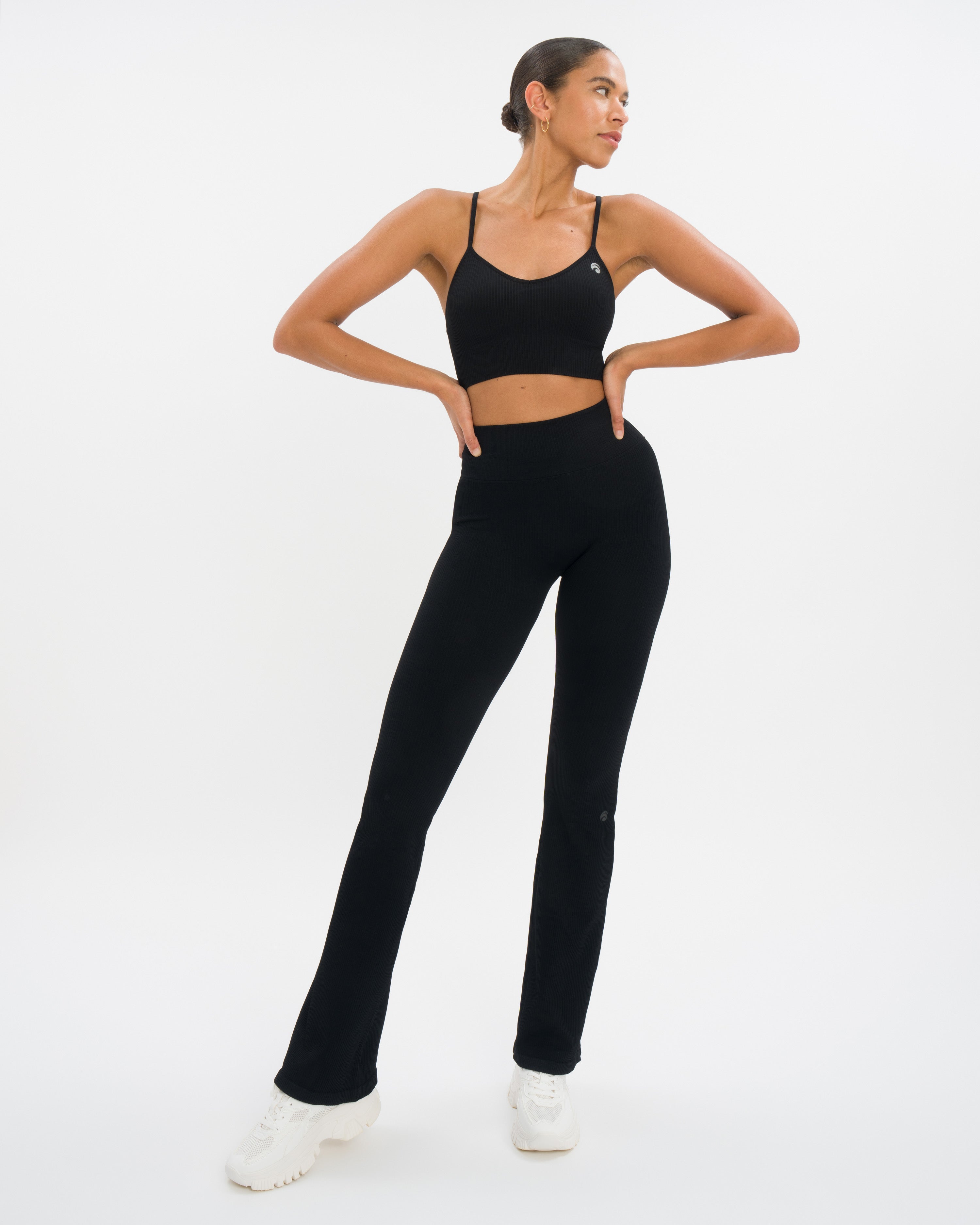 set-maya-flared-black_02.jpg