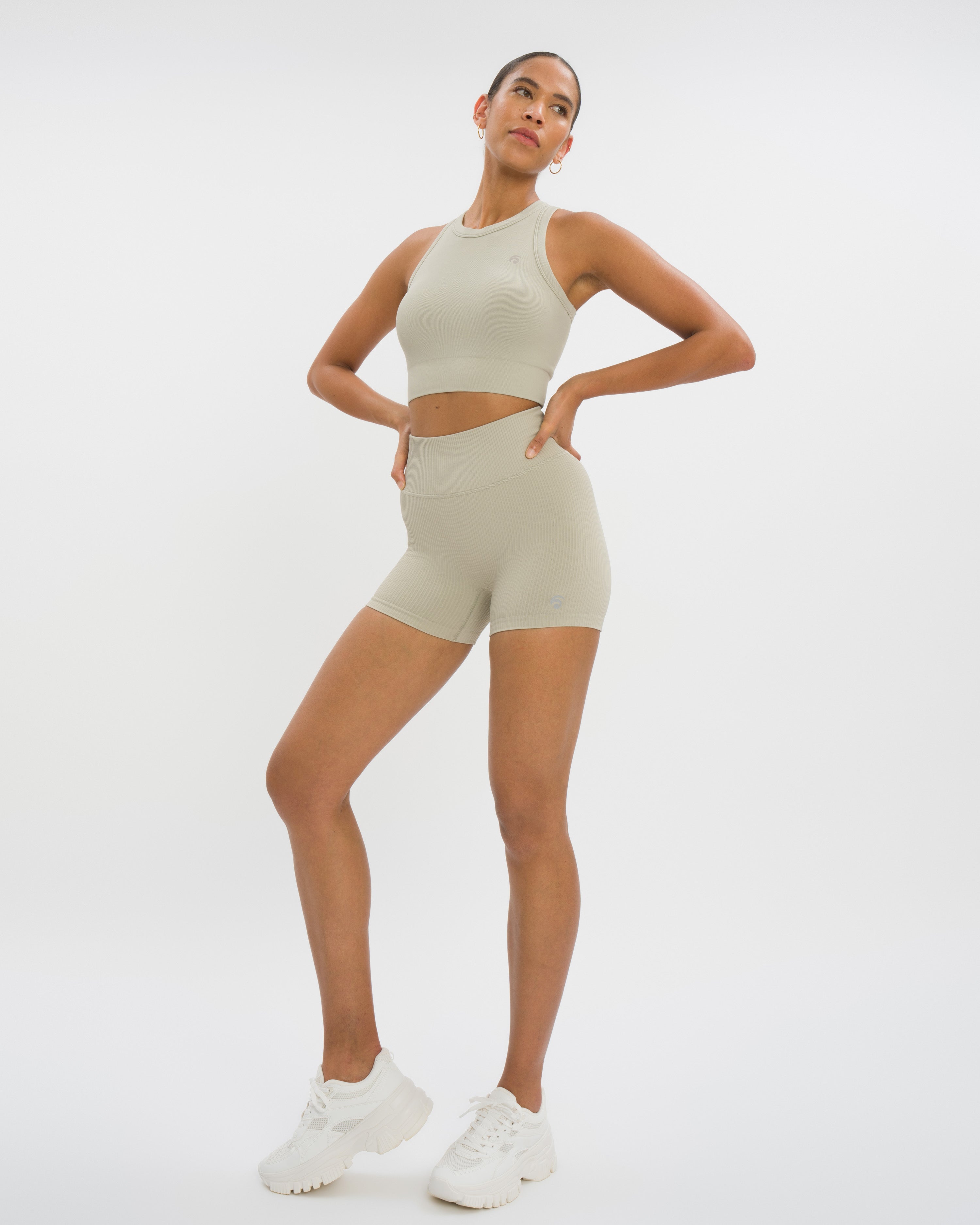 set-staple-dove-grey_01.jpg